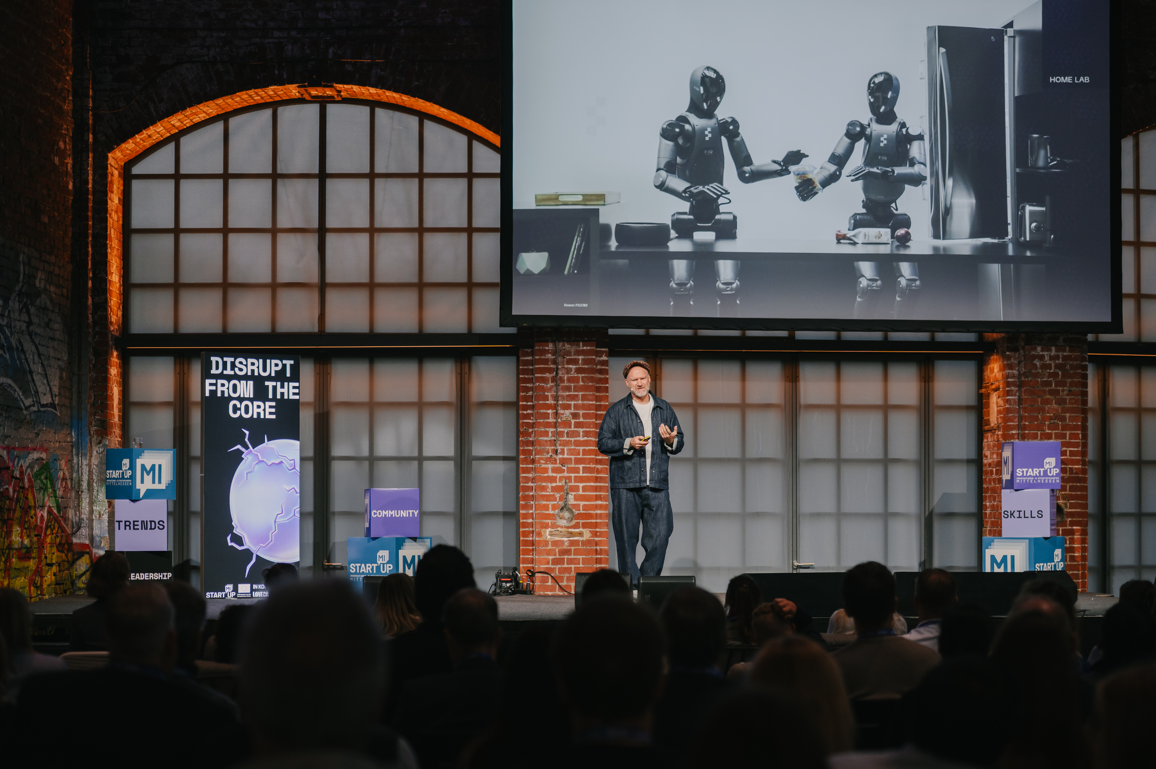 Eröffnungskeynote von Maks Giordano bei Disrupt from the Core 2026. Foto: Katrina Friese